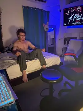 Show modela AngelLatinBoy na web-kameri