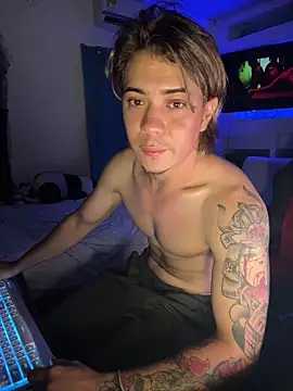 AngelLatinBoy 即時 XXX 聊天