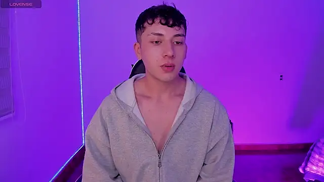 oliver_kyy élő XXX-chatje