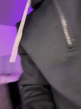 AdrianRinaldi Adlı Modelin Canlı XXX Sohbeti