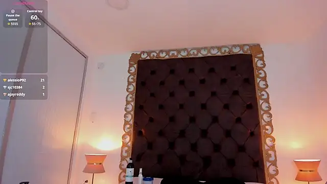 Chatroom XXX en direct de AlinaMilf