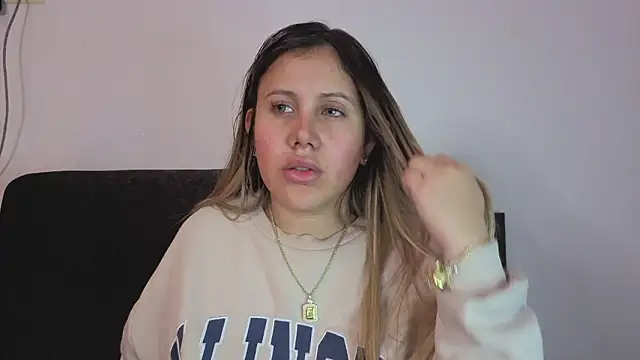 eleecttraa_12: онлайн-секс-чат