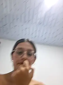 Ary-18 Live XXX-chat