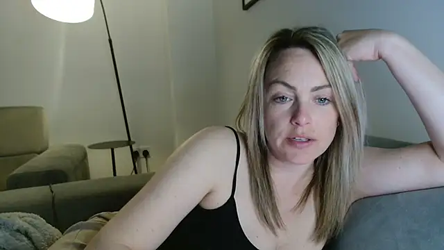 LouiseLovesFun Adlı Modelin Web Kamerası Şovu