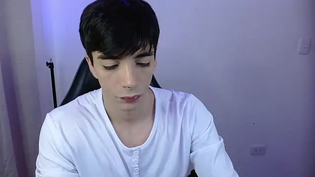 Chat +18 de H3ll_B0I ao vivo