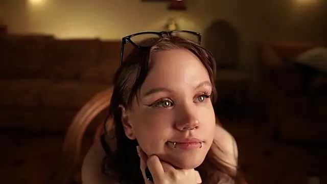 LeahAllsop Adlı Modelin Canlı XXX Sohbeti