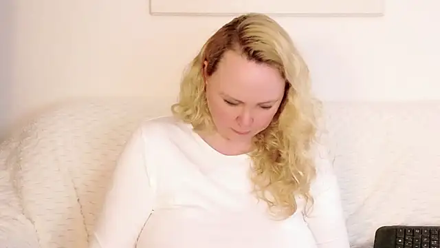 Sarah4you's Live XXX Chat