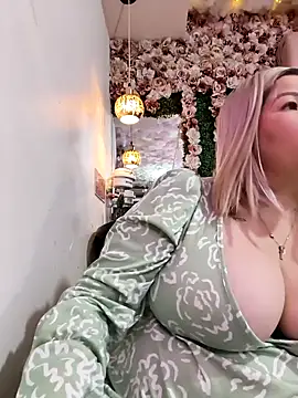 Pokazy przed kamerką – Dalessa_Bigtits