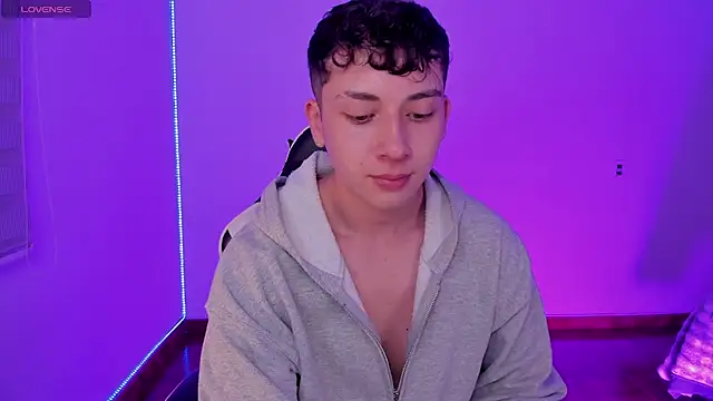 oliver_kyy 即時 XXX 聊天