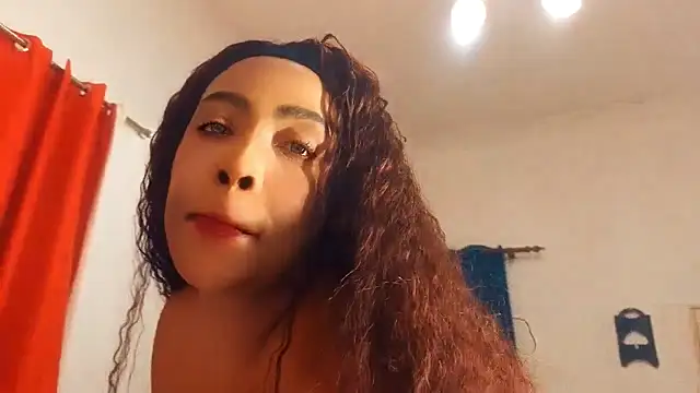 GiantBootyMilf Show in webcam