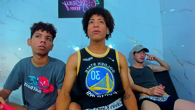 Spicy_guys Chat XXX in diretta