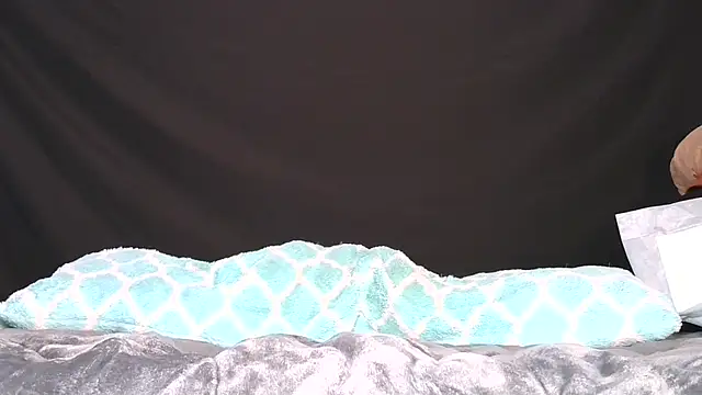 Carolinayoungin: διαδικτυακό σόου στην κάμερα