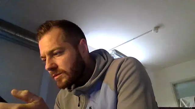 THE_CHEEKY_ALPHA élő XXX-chatje