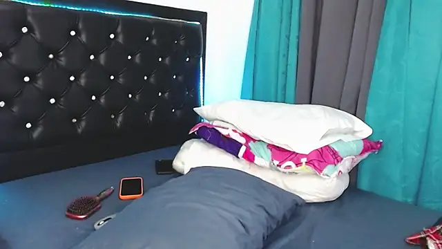 violet_cossio Show in webcam