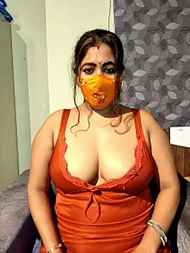 Pokazy przed kamerką – Poly_bhabi