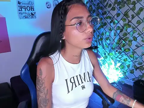 KarlaSlutSkinny__ Adlı Modelin Canlı XXX Sohbeti