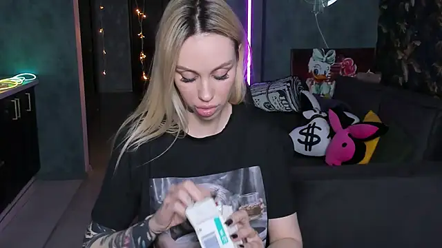 BlckmirrorrのライブXXXチャット