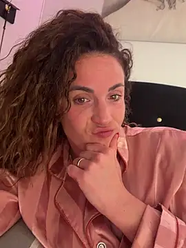 Chat +18 de Clarasense__ ao vivo