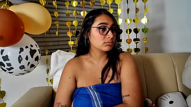 amira_moon18's Live XXX Chat