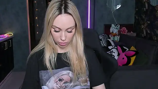 Blckmirrorr Adlı Modelin Canlı XXX Sohbeti