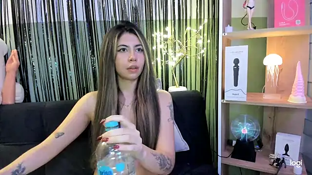 lilly_sweett live XXX chat