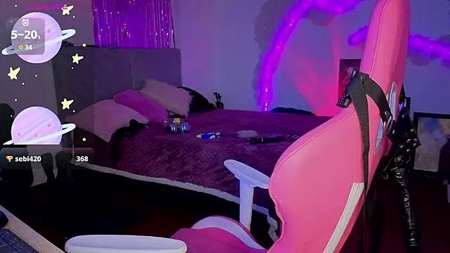 larah_uwu's Live XXX Chat