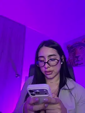 isabella_jade Show in webcam