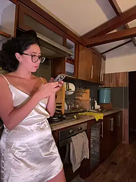 Alice_surprise's Live XXX Chat