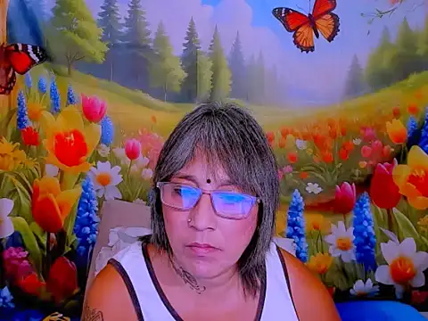 indianroxy's Live XXX Chat