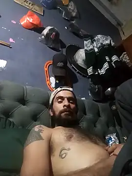 hairy_mannn élő XXX-chatje