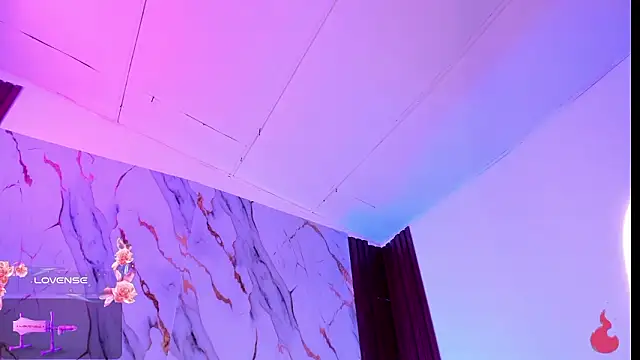 Emmiicute élő XXX-chatje