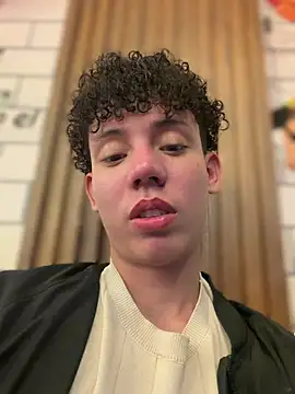 XXX chat uživo modela yoursexyjose