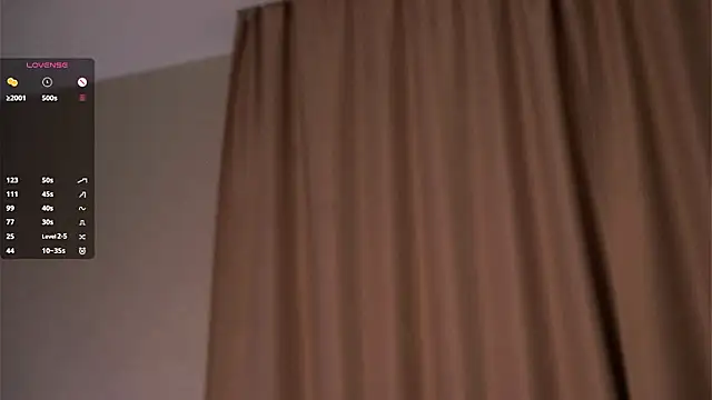 EffieHenri's Live XXX Chat