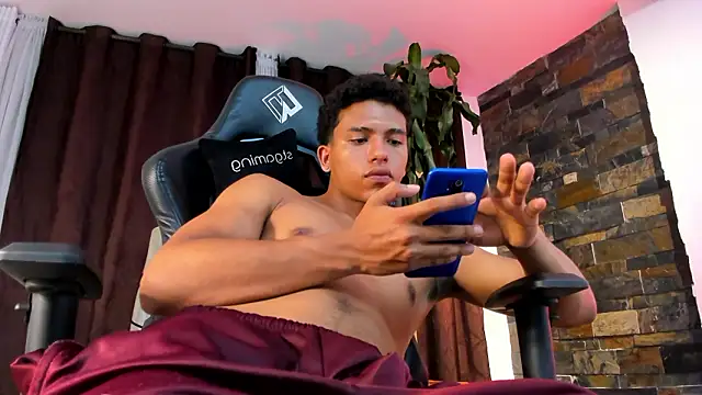 XXX chat uživo modela jhoystrong_