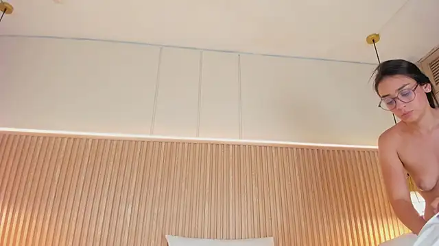 NahimiThompson's Live XXX Chat