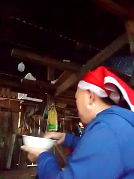 Agnes-baby: διαδικτυακό σόου στην κάμερα