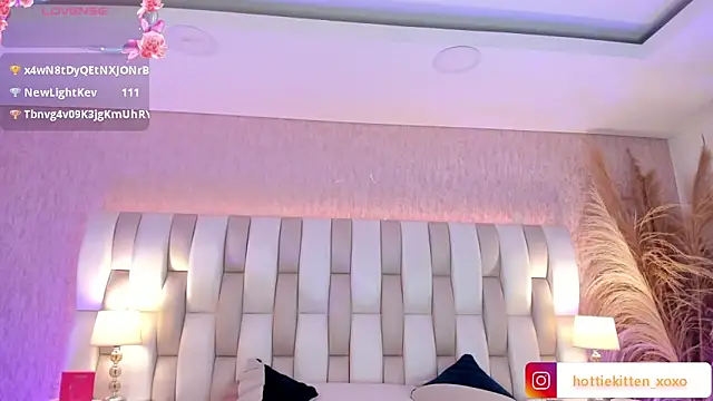 Viollet_xoxo's Live XXX Chat