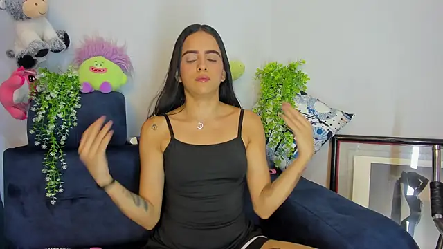 Chat +18 de emilyclay_1 ao vivo