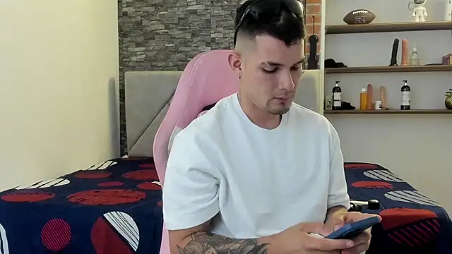 Chatroom XXX en direct de BooyHott_