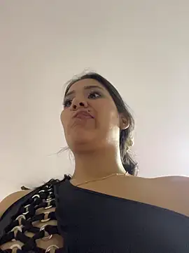 Chat XXX en directo de IsabellaJoness_