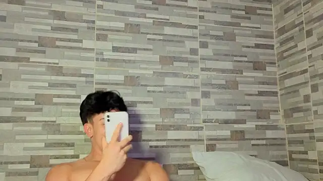 Chatroom XXX en direct de maxxcooper1