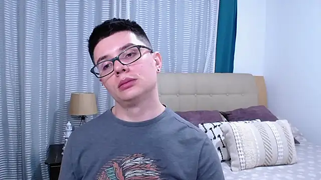 Chatroom XXX en direct de BlackFoXXX69