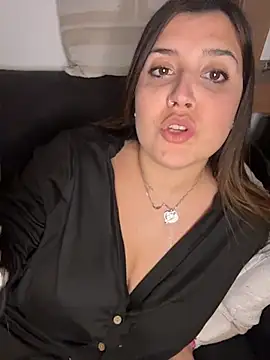 Novababy18 Adlı Modelin Canlı XXX Sohbeti