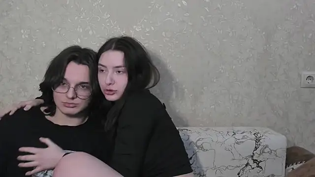 love_lina_muuur Adlı Modelin Canlı XXX Sohbeti