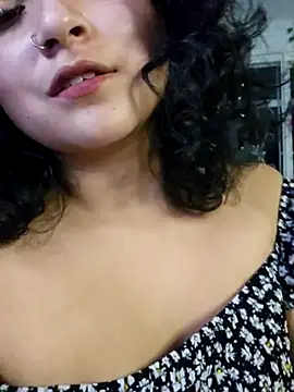 IncognitoLive1: διαδικτυακό σόου στην κάμερα