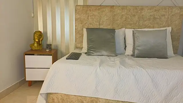 Tayra_Pradit's Live XXX Chat