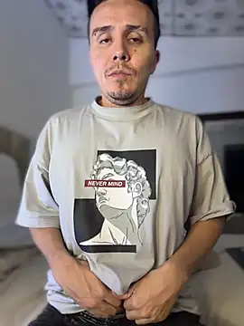 adam-rivera 即時 XXX 聊天