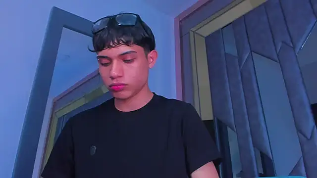 Sebax_Young 即時 XXX 聊天