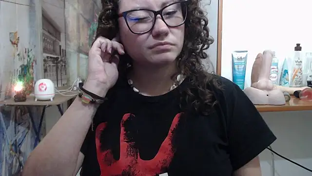 XXX chat uživo modela curly_greeneyed