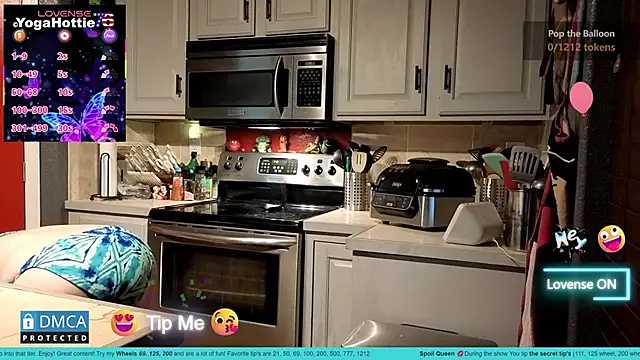 XXX chat uživo modela YogaHottie76